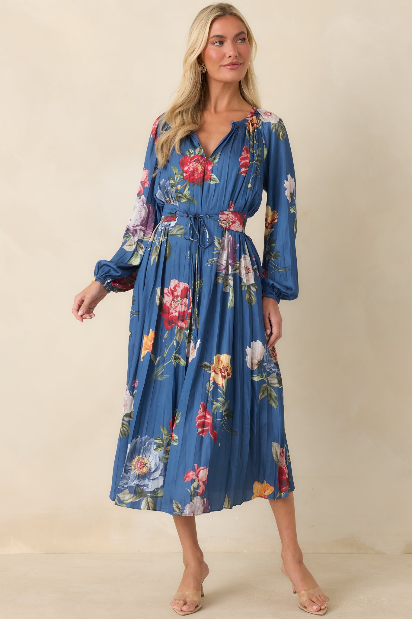 Pleated floral midi dress featuring a removable waist tie, long sleeves, and a romantic, flowing finish.