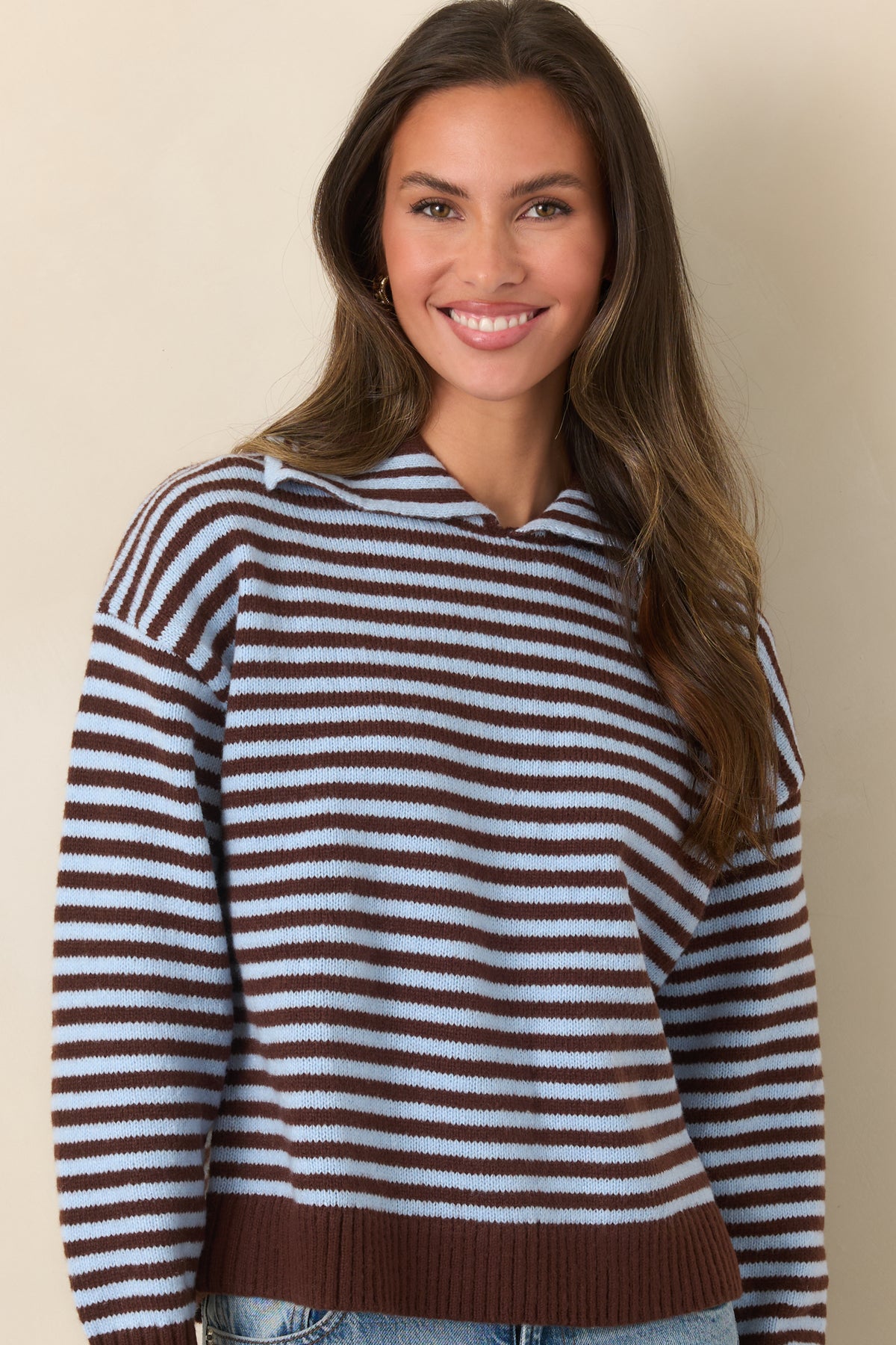 Polo-style striped top showcasing the contrasting brown ribbed collar and relaxed shape.
