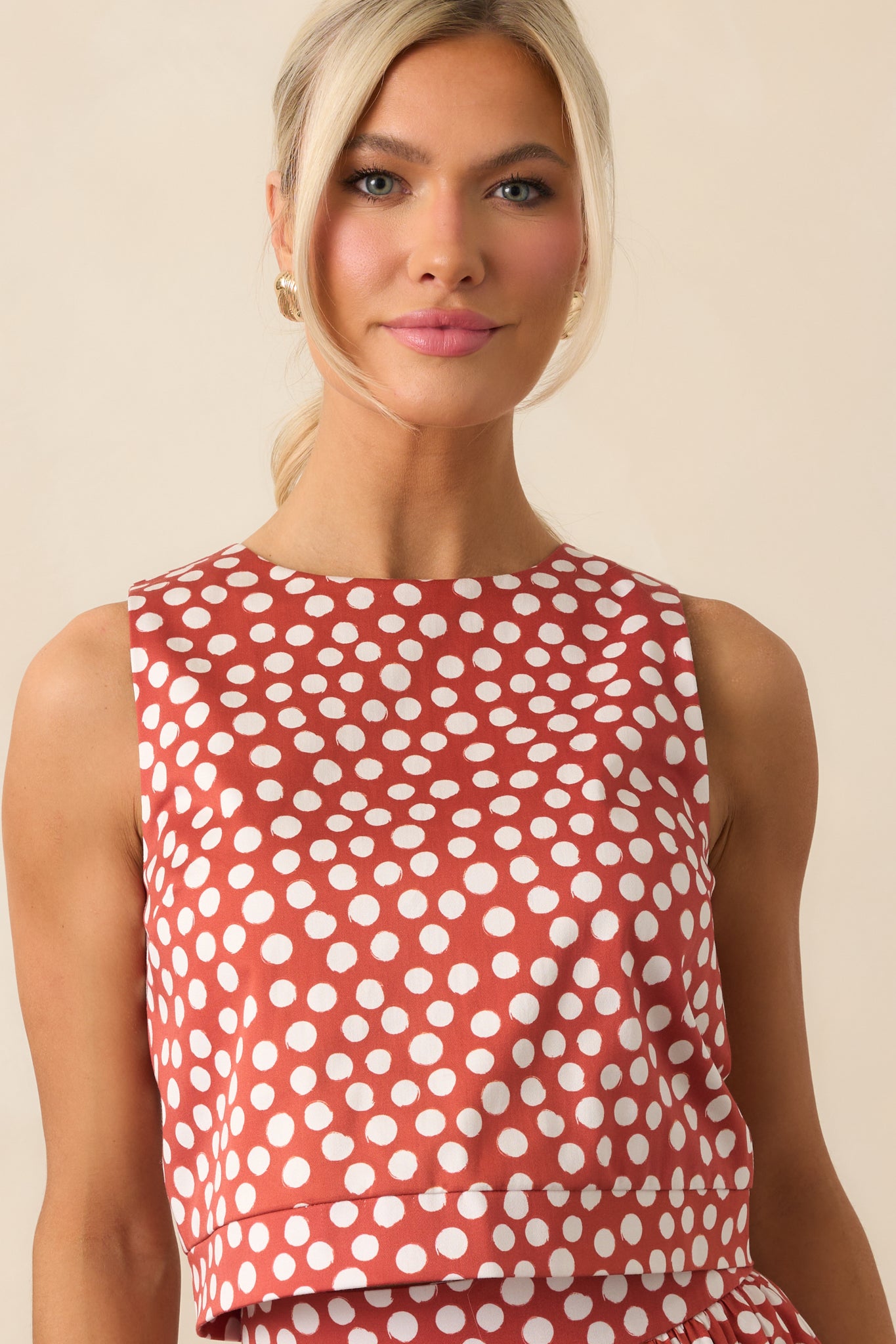 Ivory-dotted top in a cropped length with sharp darting detail.