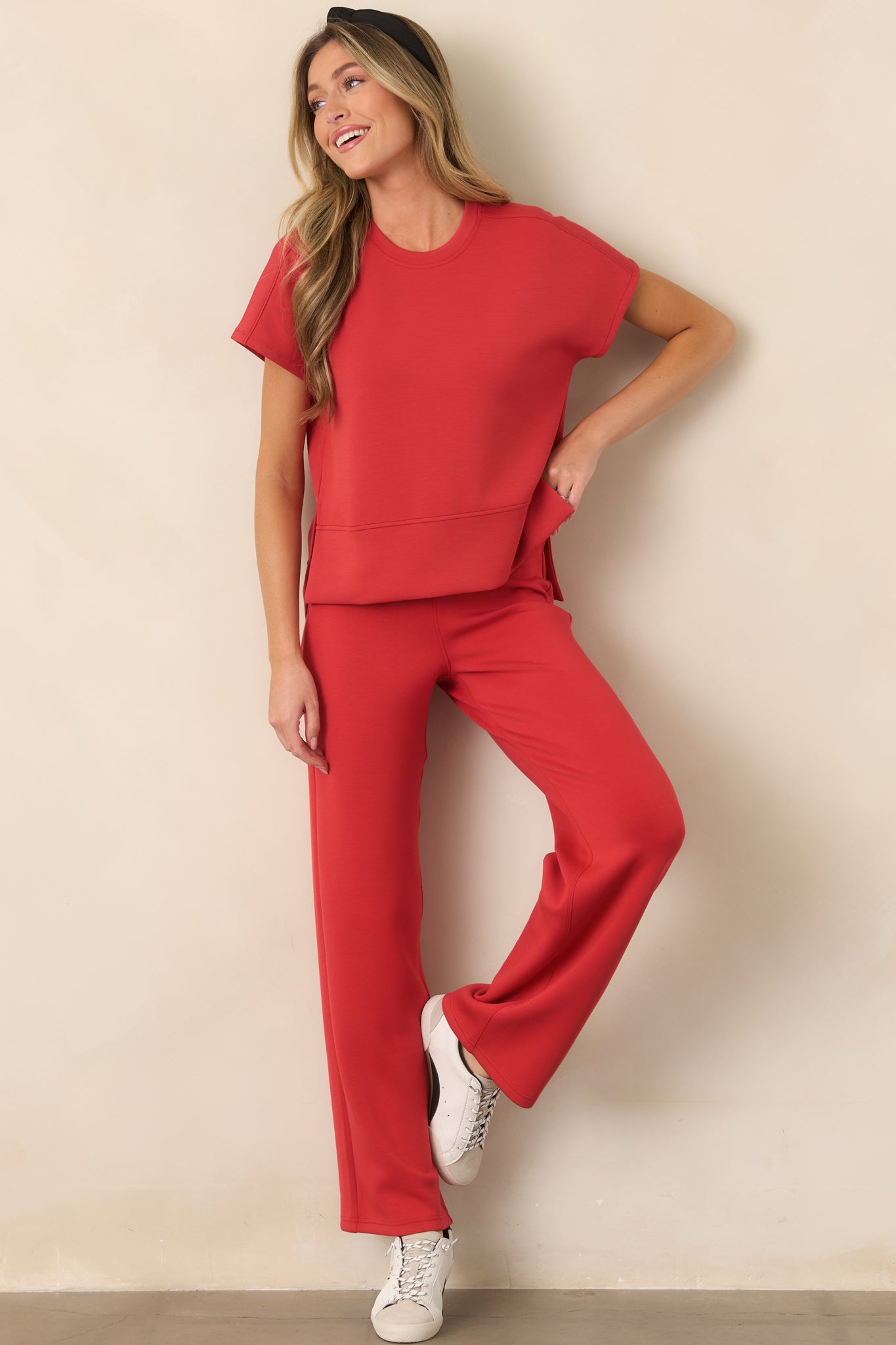 Comfortable pull-on pants featuring a smooth waistband, relaxed straight-leg silhouette, and flexible four-way stretch fabric.