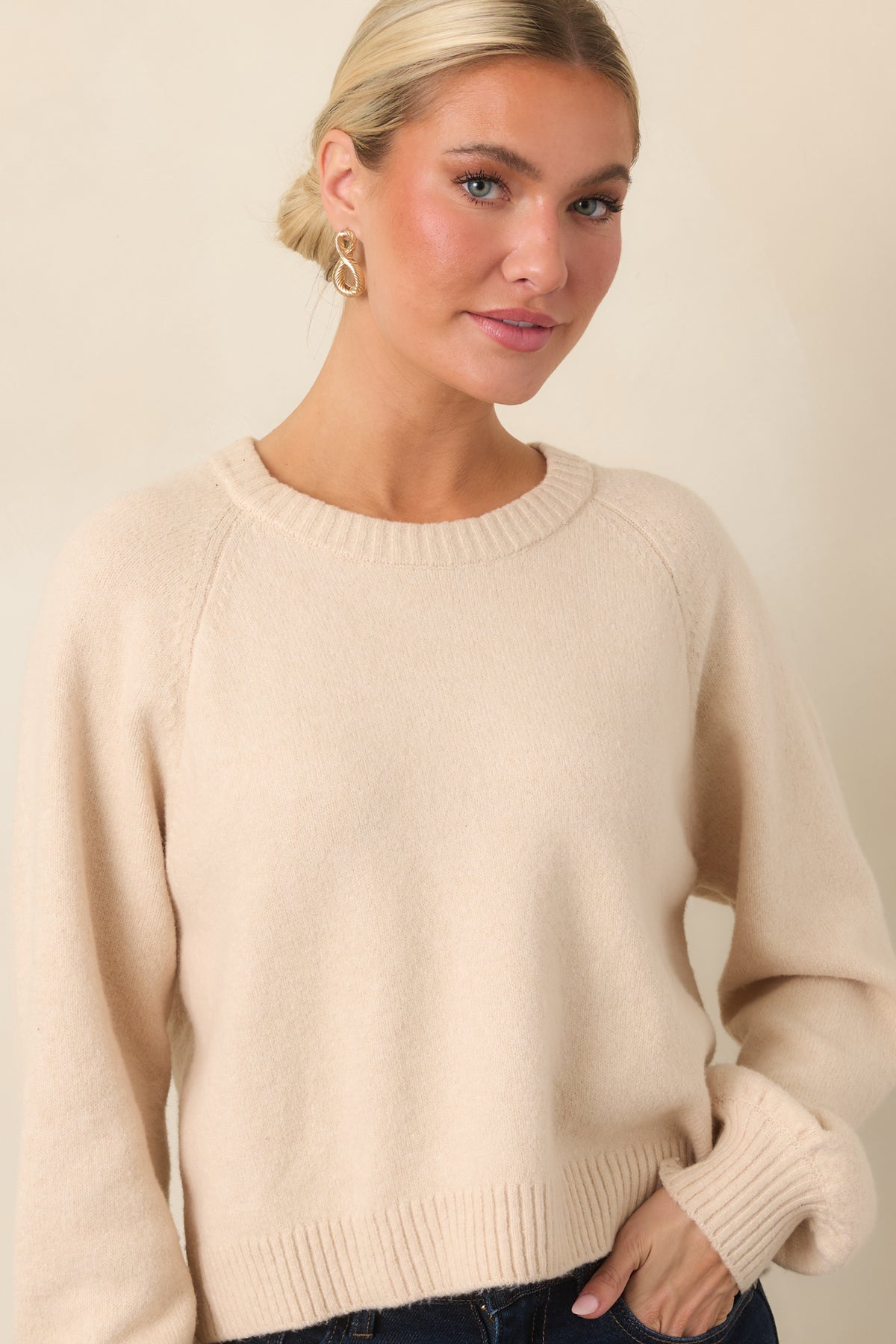 Raglan-style long-sleeve top featuring a softly gathered shape and ribbed cuffs and hem.