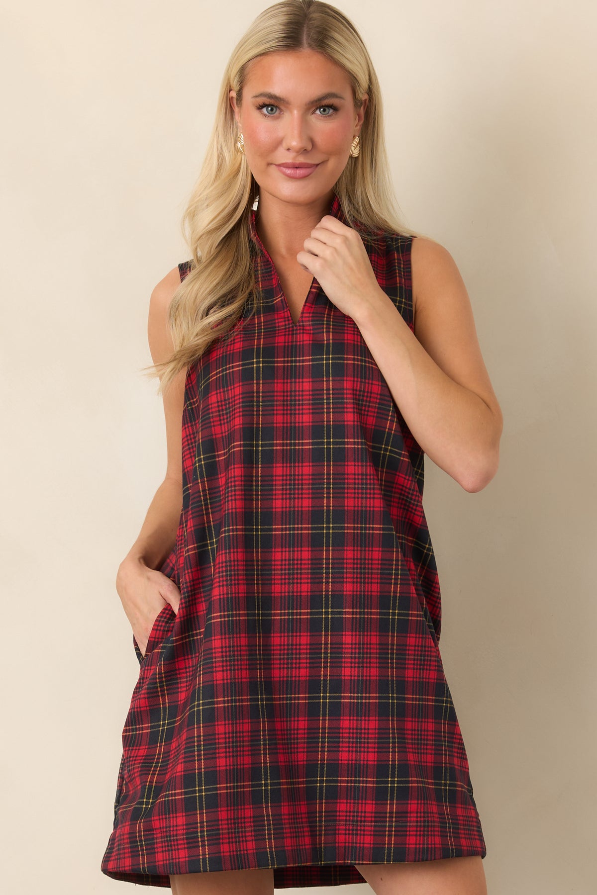 Red and black plaid fabric creates a bold look on this sleeveless shift dress.