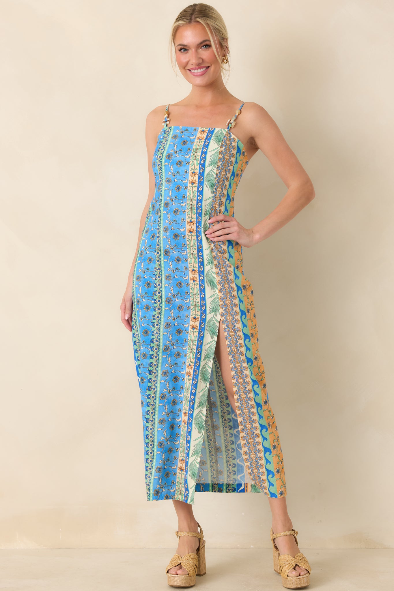 Relaxed-fit dress with soft movement and lightweight construction.