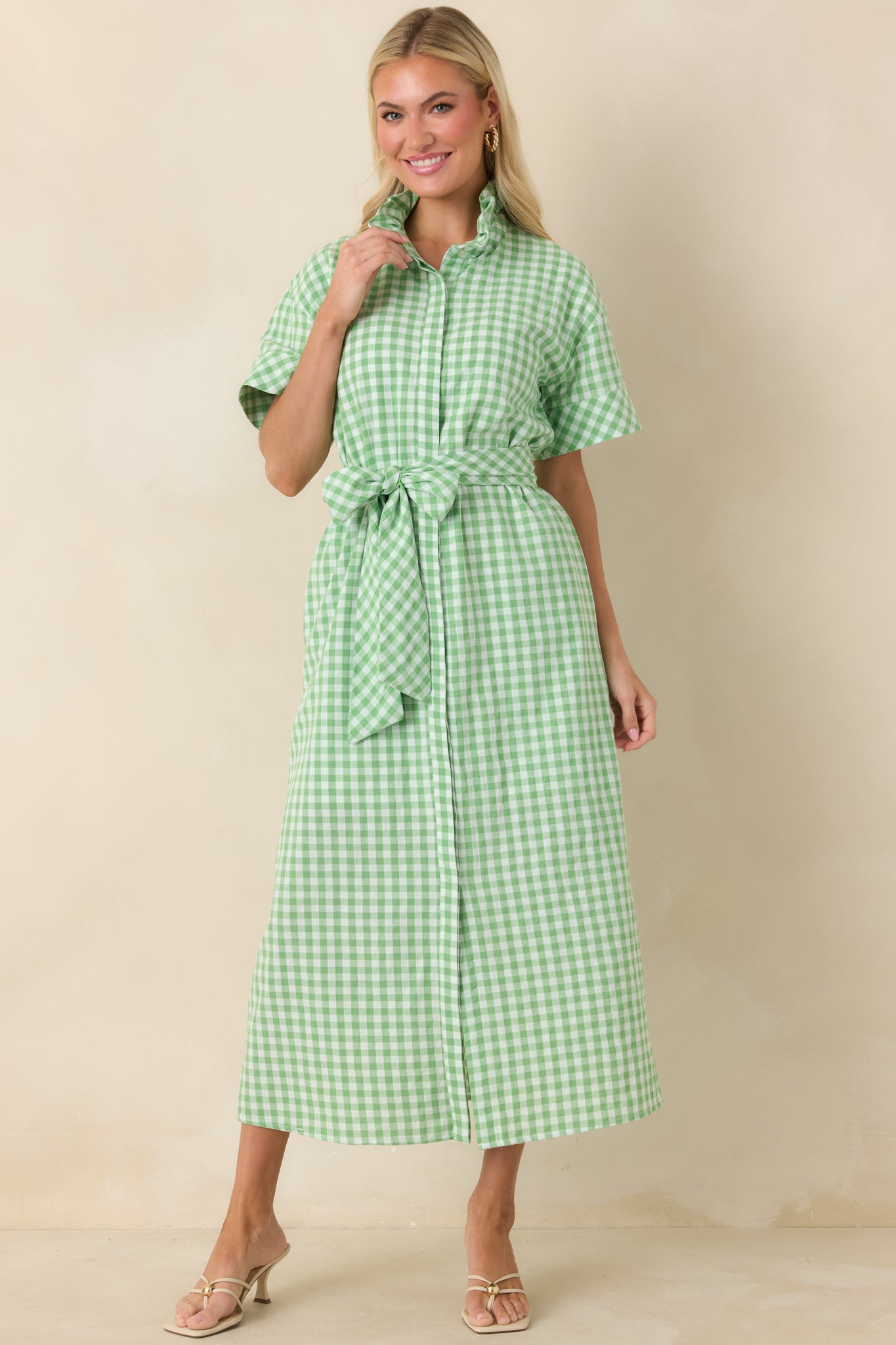 Relaxed fit gingham maxi with a softly structured bodice, short sleeves, and an airy skirt that flows naturally with each step.