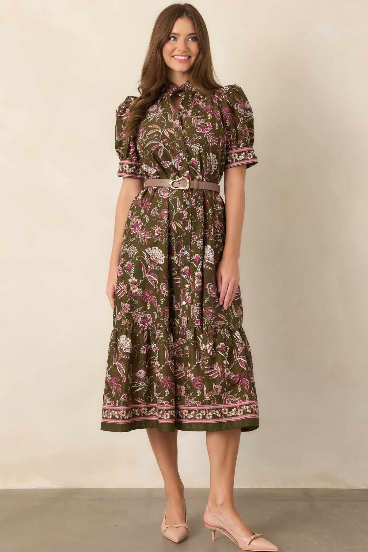 Relaxed midi dress showcasing short sleeves, practical pockets, and decorative floral borders.
