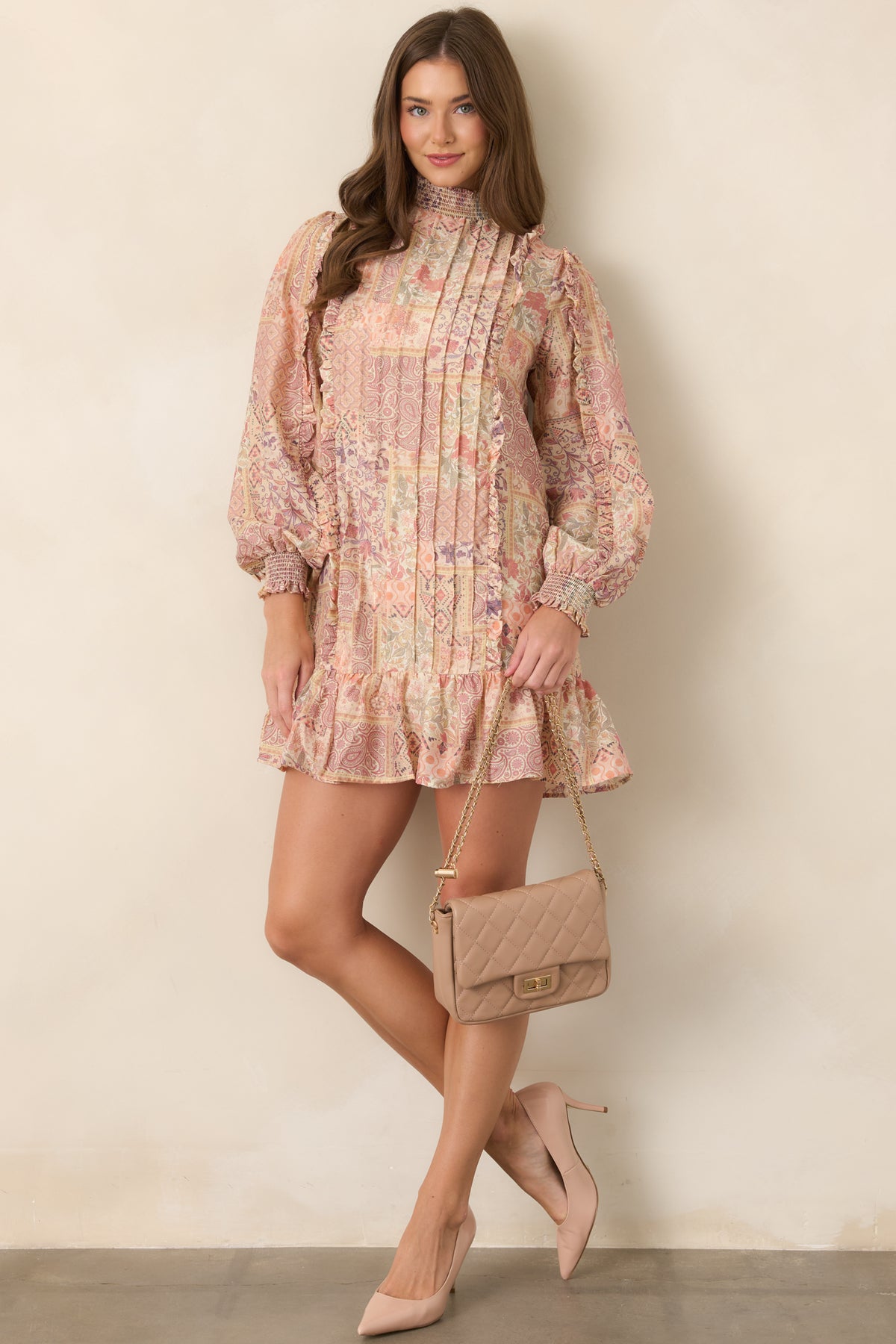 Relaxed shift dress featuring long balloon sleeves and playful ruffle hem.
