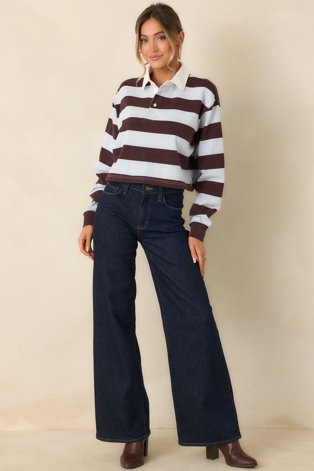 Rich dark denim jeans with a streamlined shape and comfortable stretch.