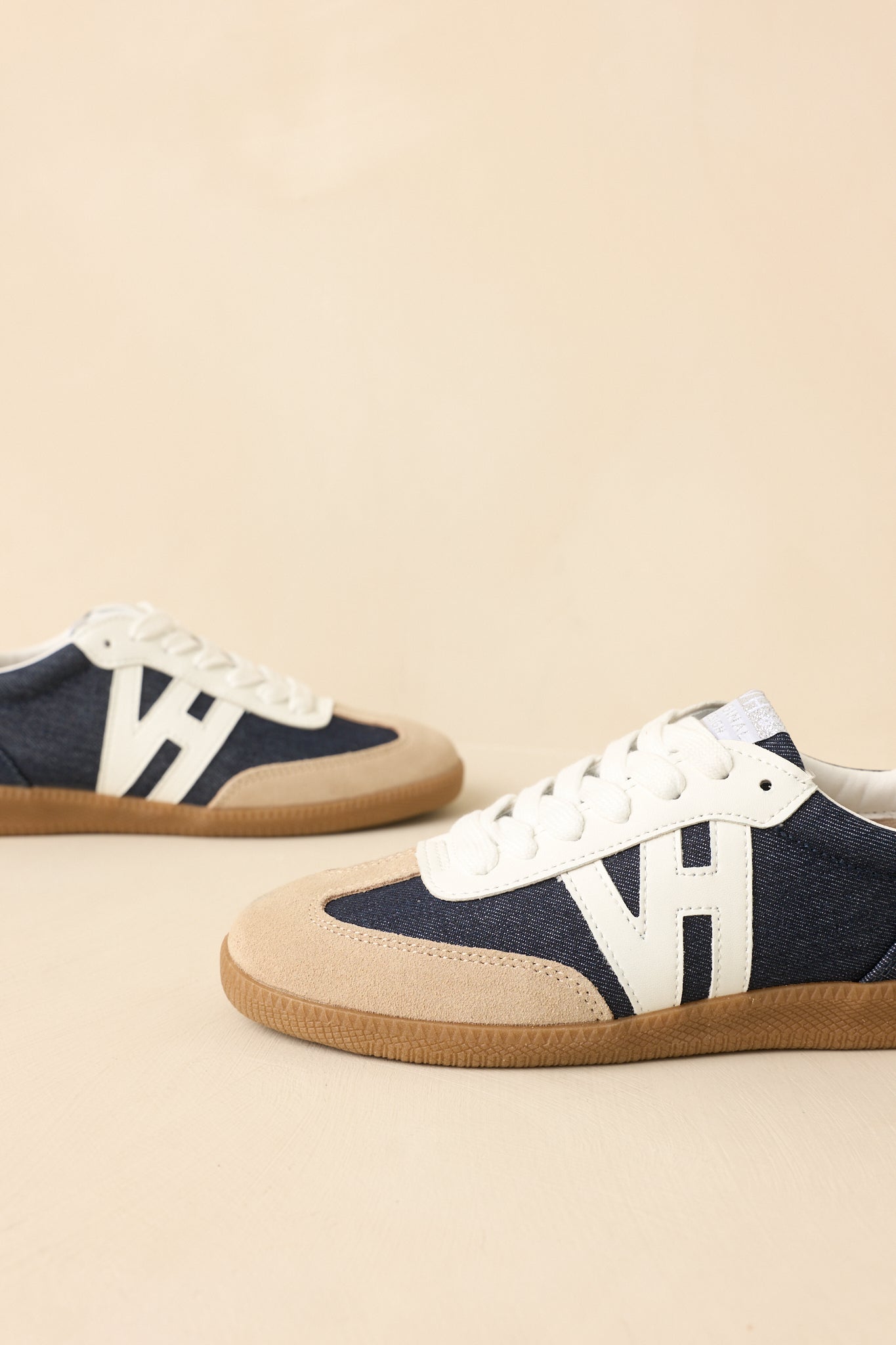 Side profile highlighting synthetic, leather, and suede panels with textured finish.