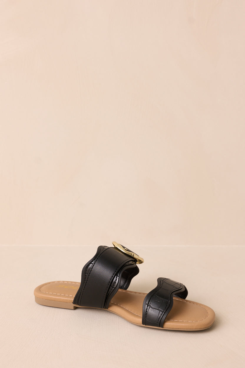 СROCODILE-PATTERNED  LEATHER SANDALS