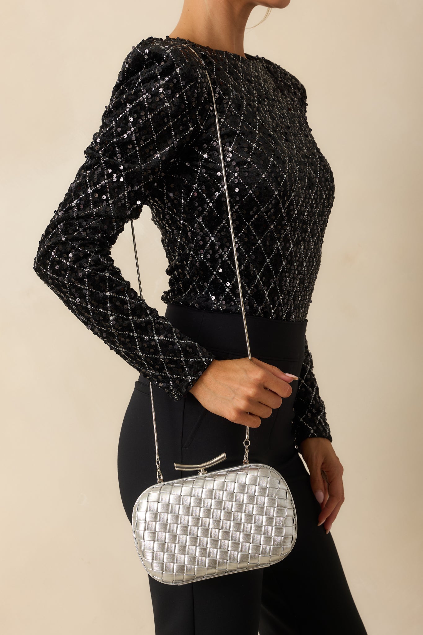 Elegant silver hard-shell clutch featuring a woven metallic finish, optional snake chain crossbody strap, and structured rectangular frame.