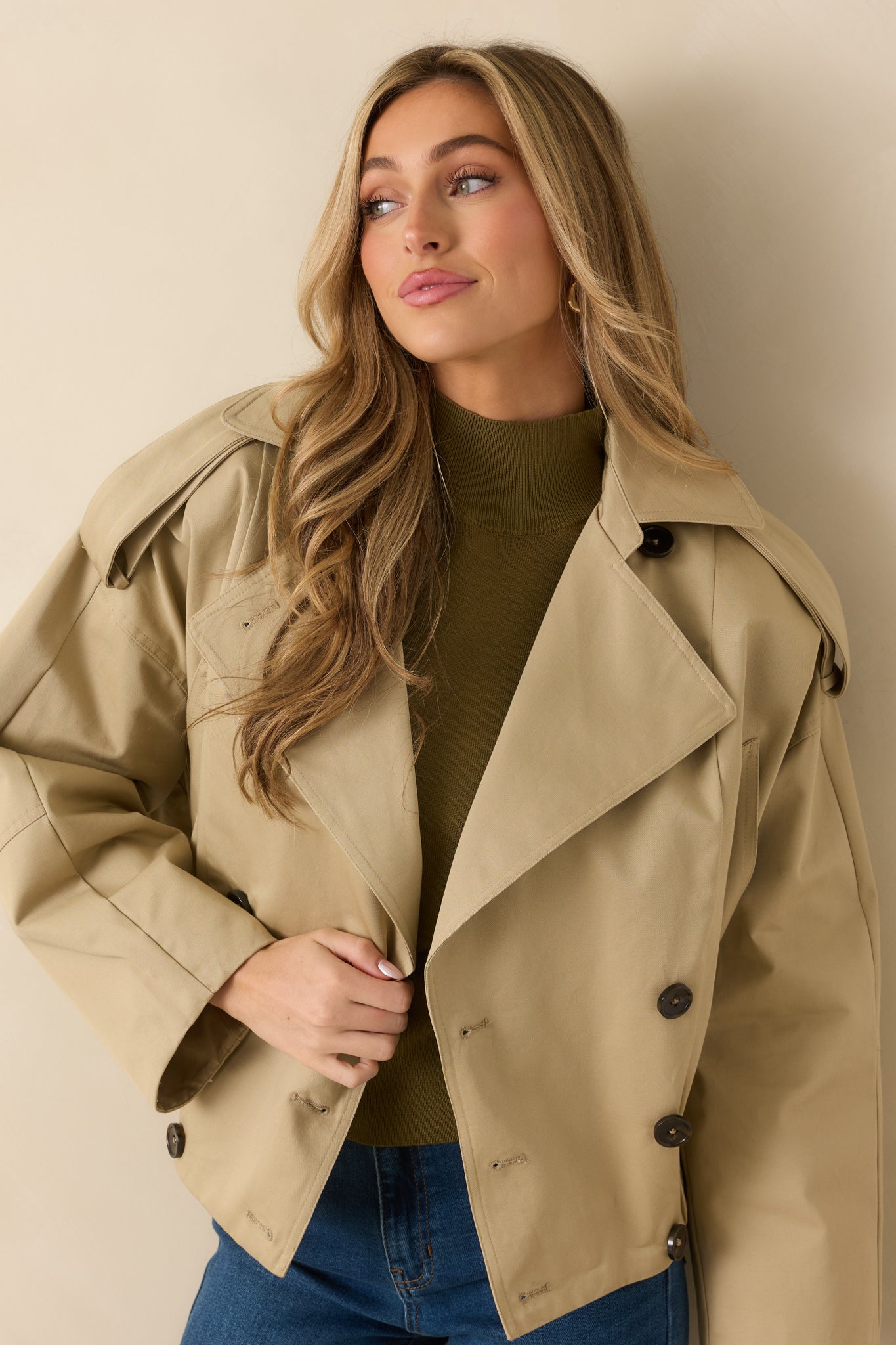 Sleeve-focused crop highlighting buttoned cuffs, textured cotton weave, and tailored sleeve shape.