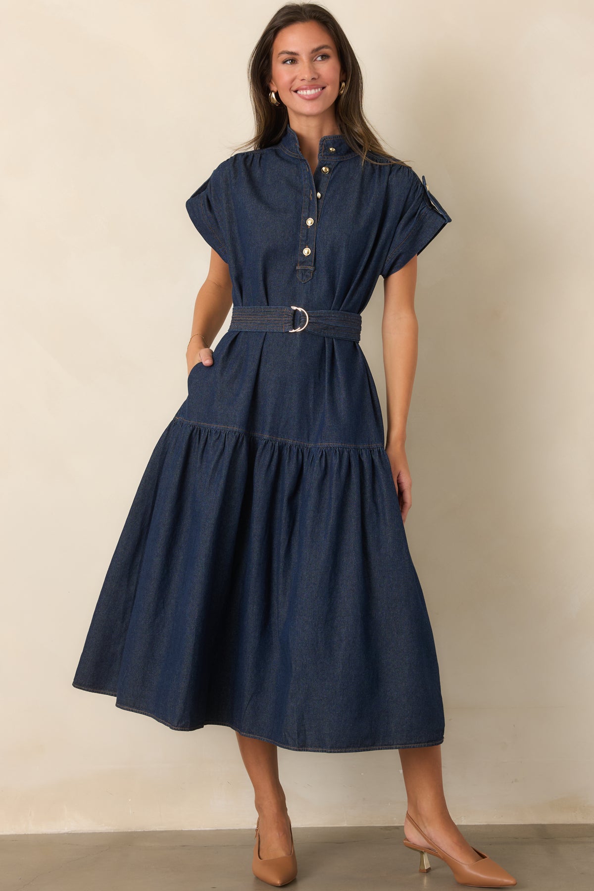 Stand-collar dress with structured cap sleeves and functional side pockets.
