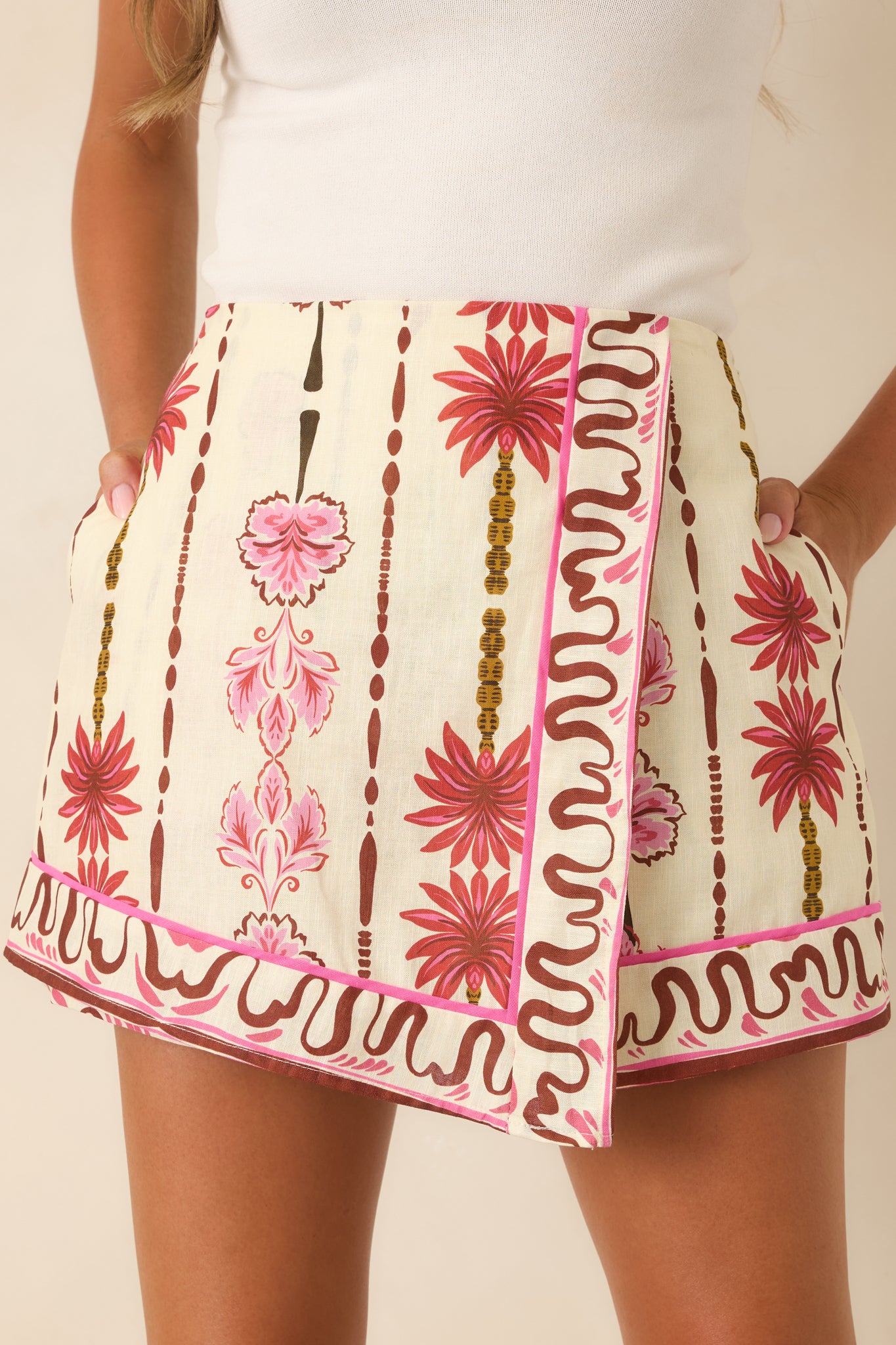 Structured mini skort featuring a colorful floral pattern, contrast piping, and a smooth tailored finish.