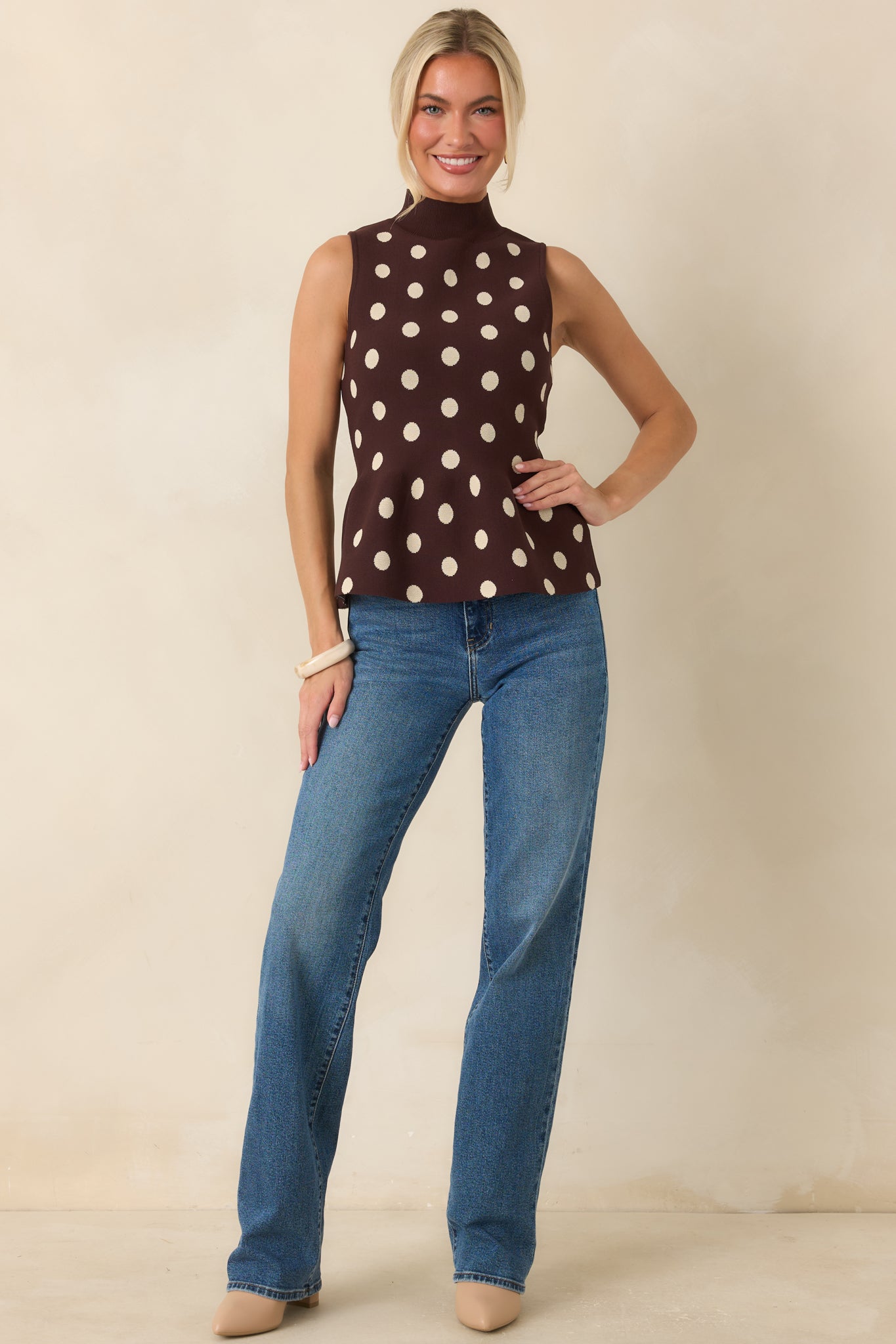 Tailored straight-leg pants designed with subtle stretch for comfortable wear and a polished everyday look.