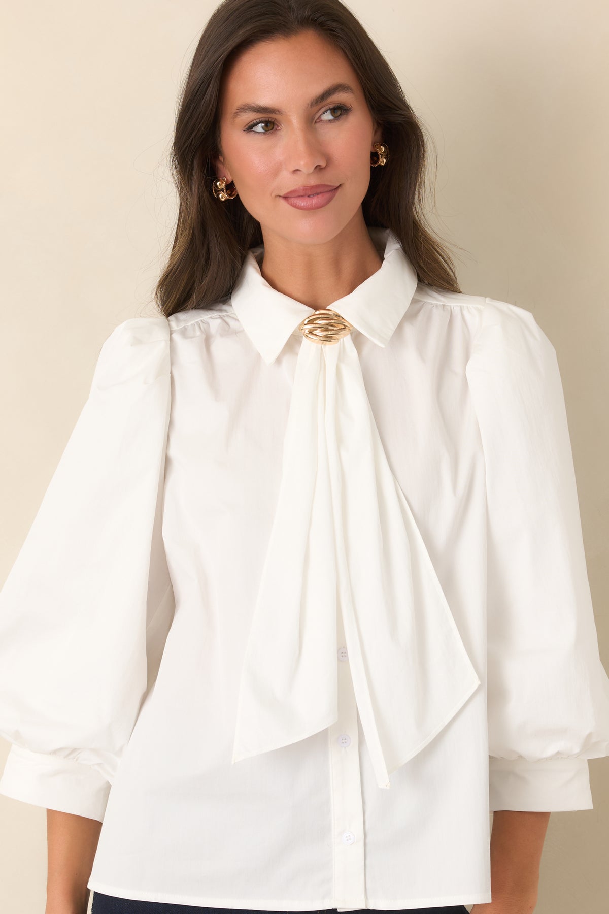 Voluminous three-quarter sleeve finished with a neat cuff and softly gathered shoulder detail.
