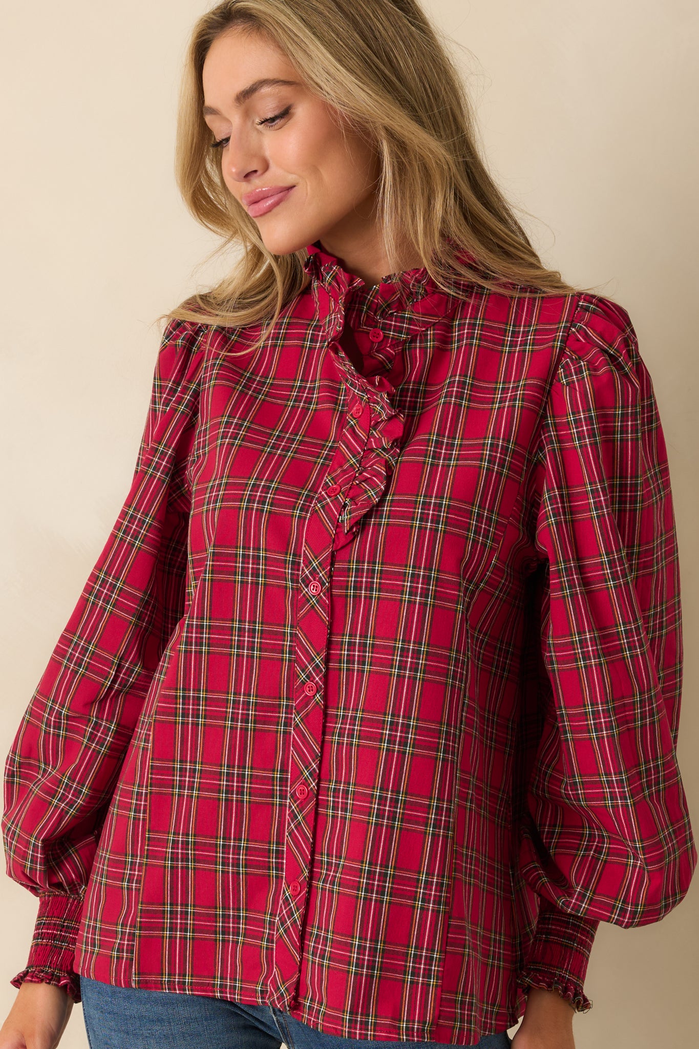  Upper sleeves showing puffed shape and smocked cuffs in the plaid pattern.

