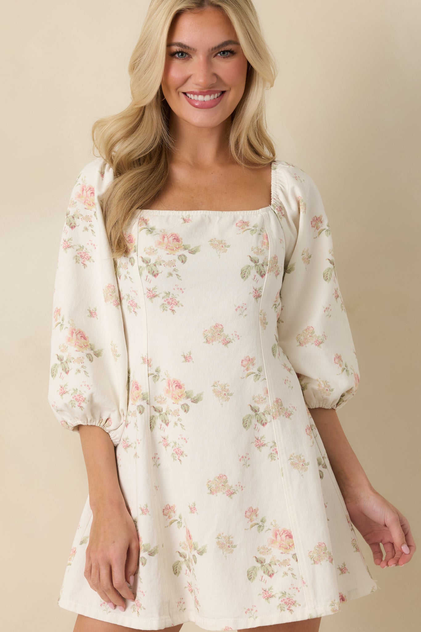 Softly flared skirt of the white multi floral dress in breathable cotton.
