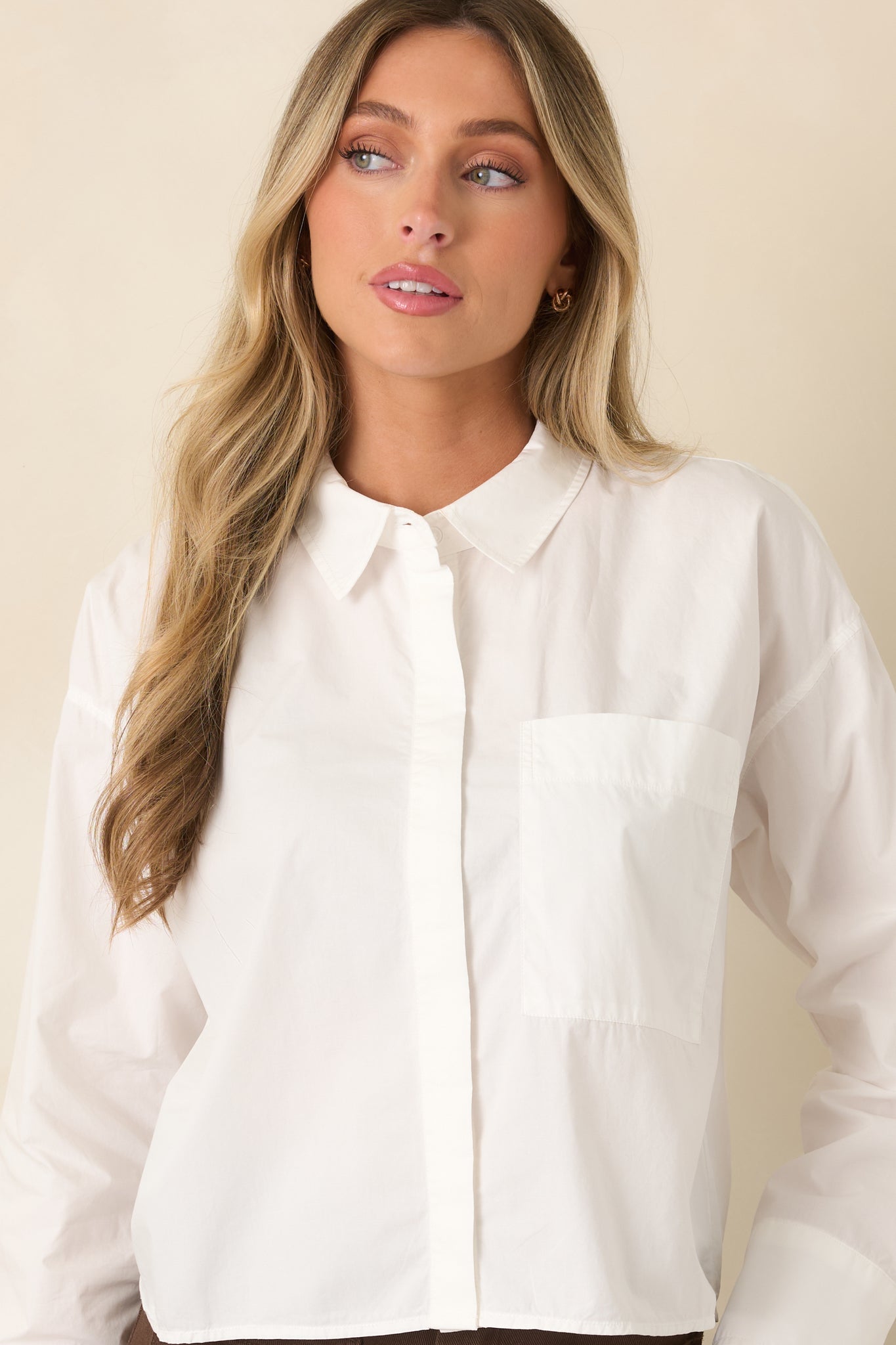 Partial view of the long sleeve button cuff featuring crisp fabric and polished finishing details.