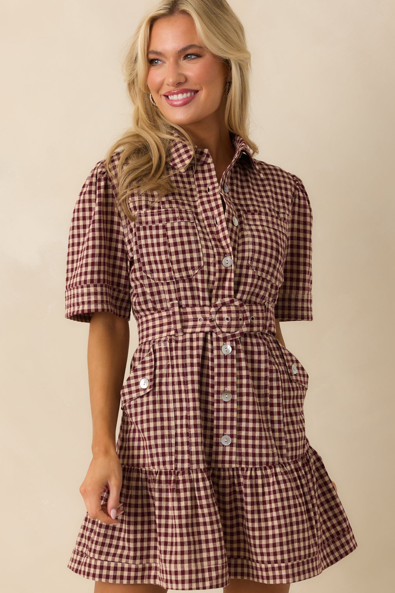 Cropped photo highlighting the waist with the optional buckle belt and patch pockets.