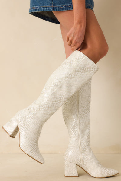 CoceMoce Women's Knee High Boots - Pointed Toe Block Heel Snakeskin Print Pull-On Boots (6.5cm Heel) - View #10