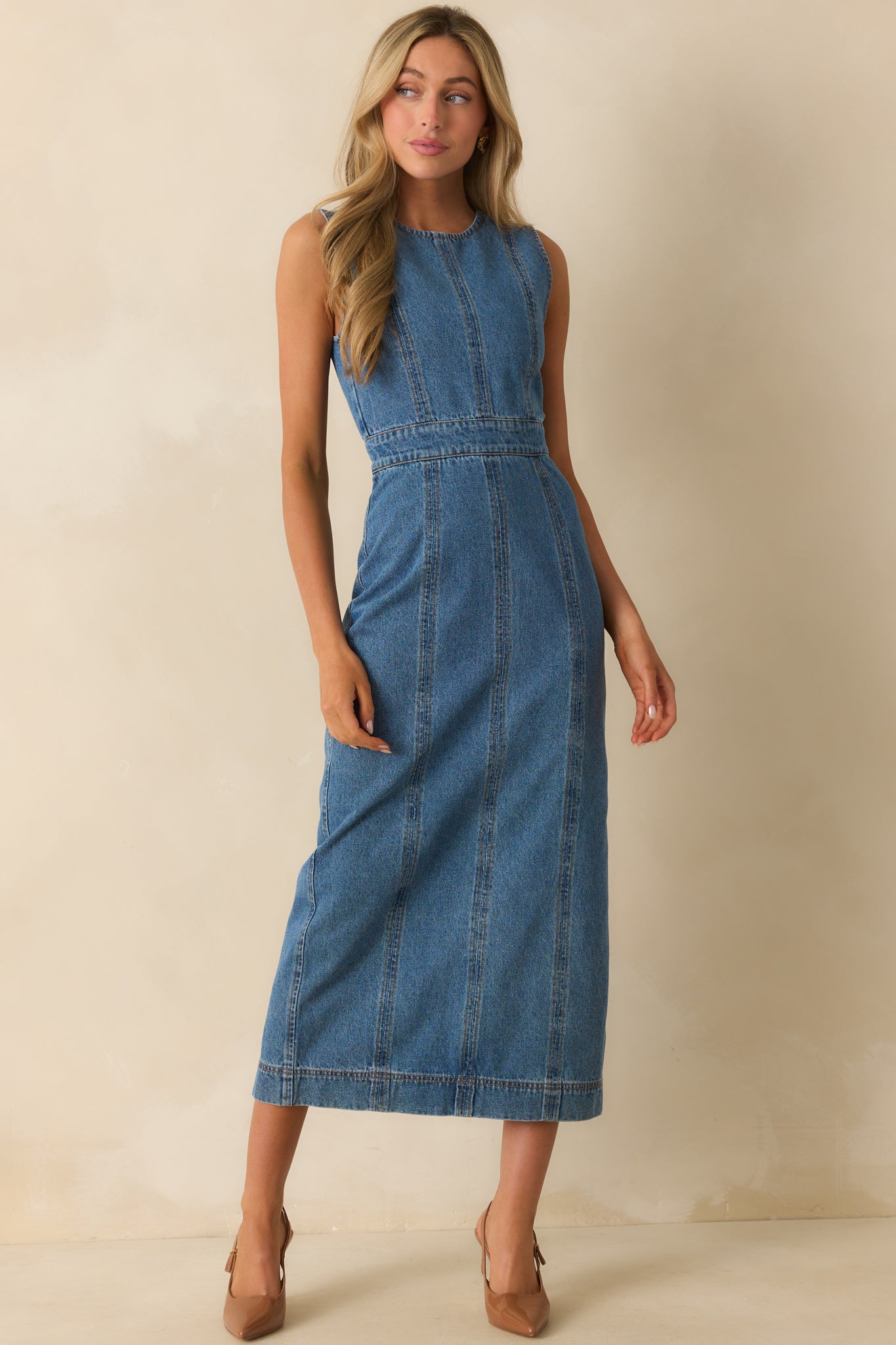 Medium wash sleeveless dress with a straight fit and structured shape.