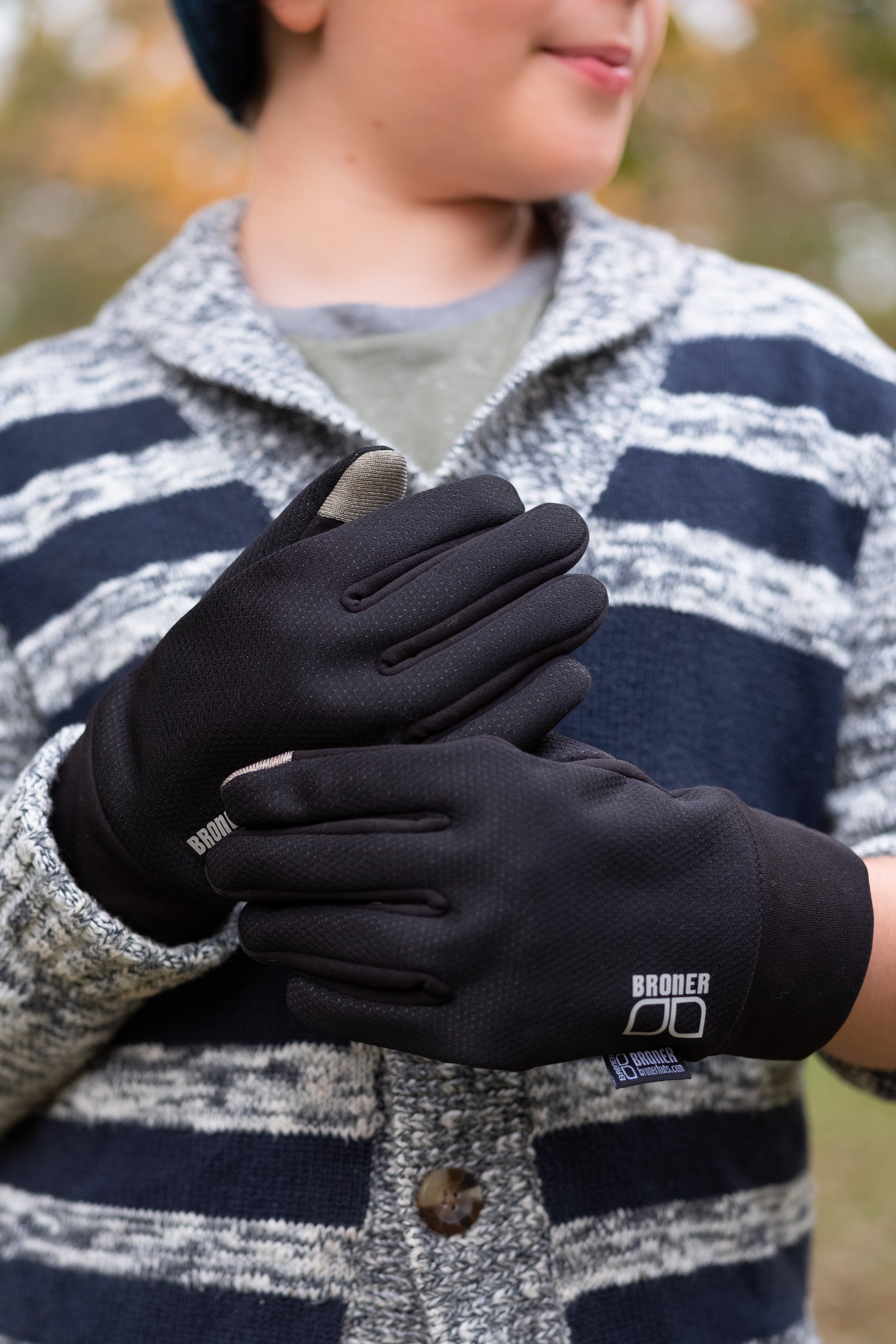 2 Warm Touch Black Gloves at reddress.com