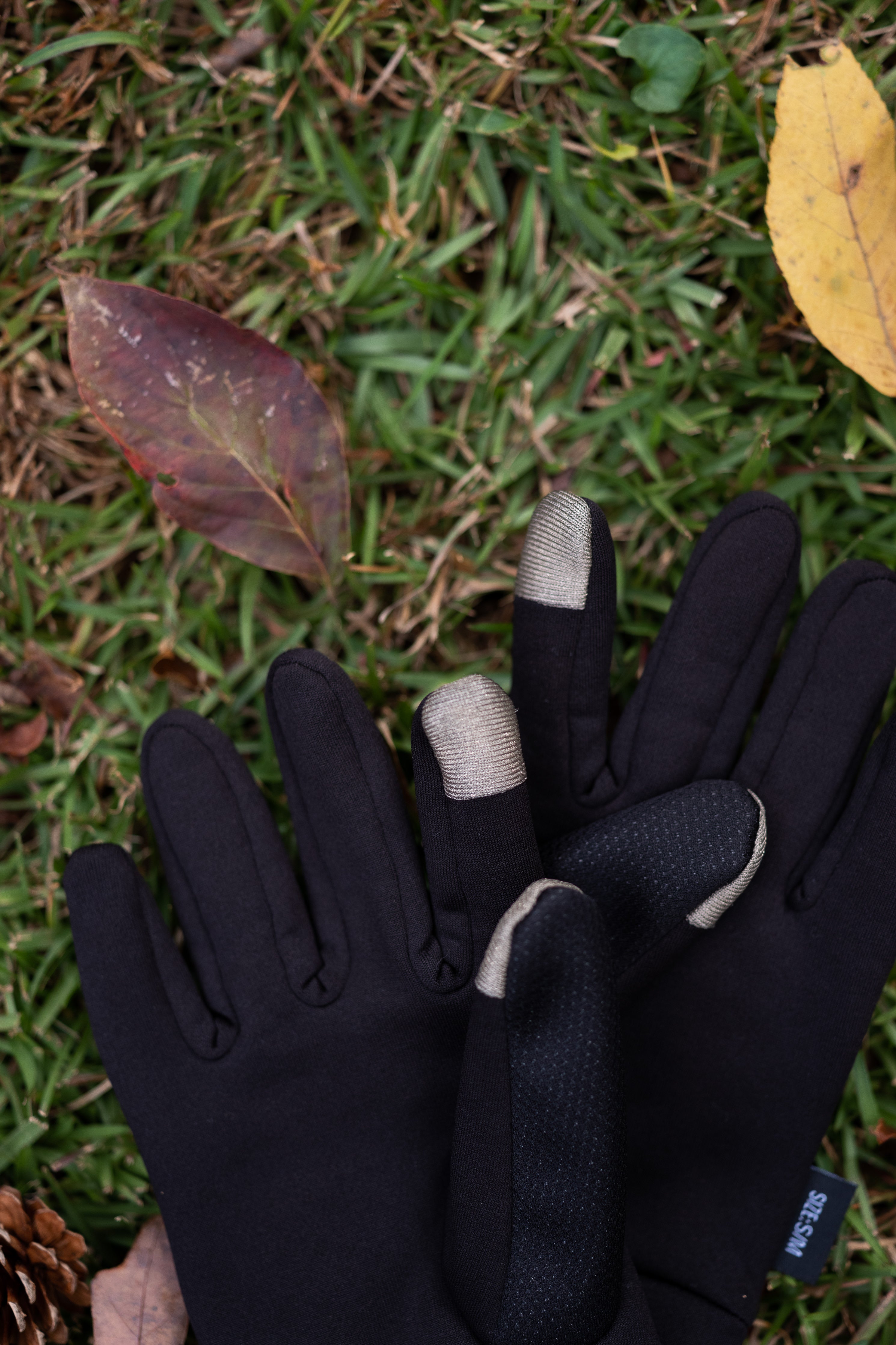 6 Warm Touch Black Gloves at reddress.com