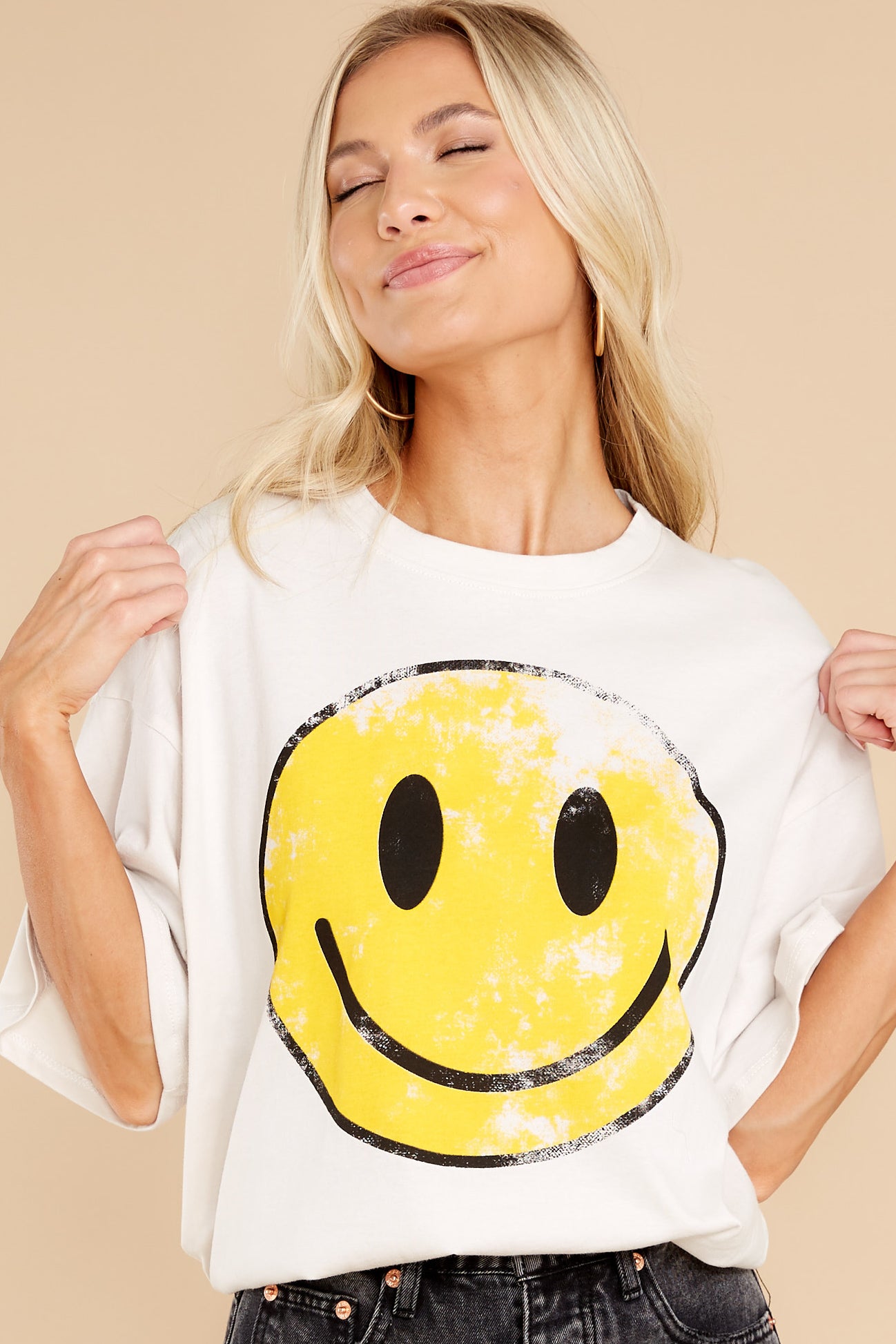 4 Share A Smile Beige Graphic Tee at reddress.com