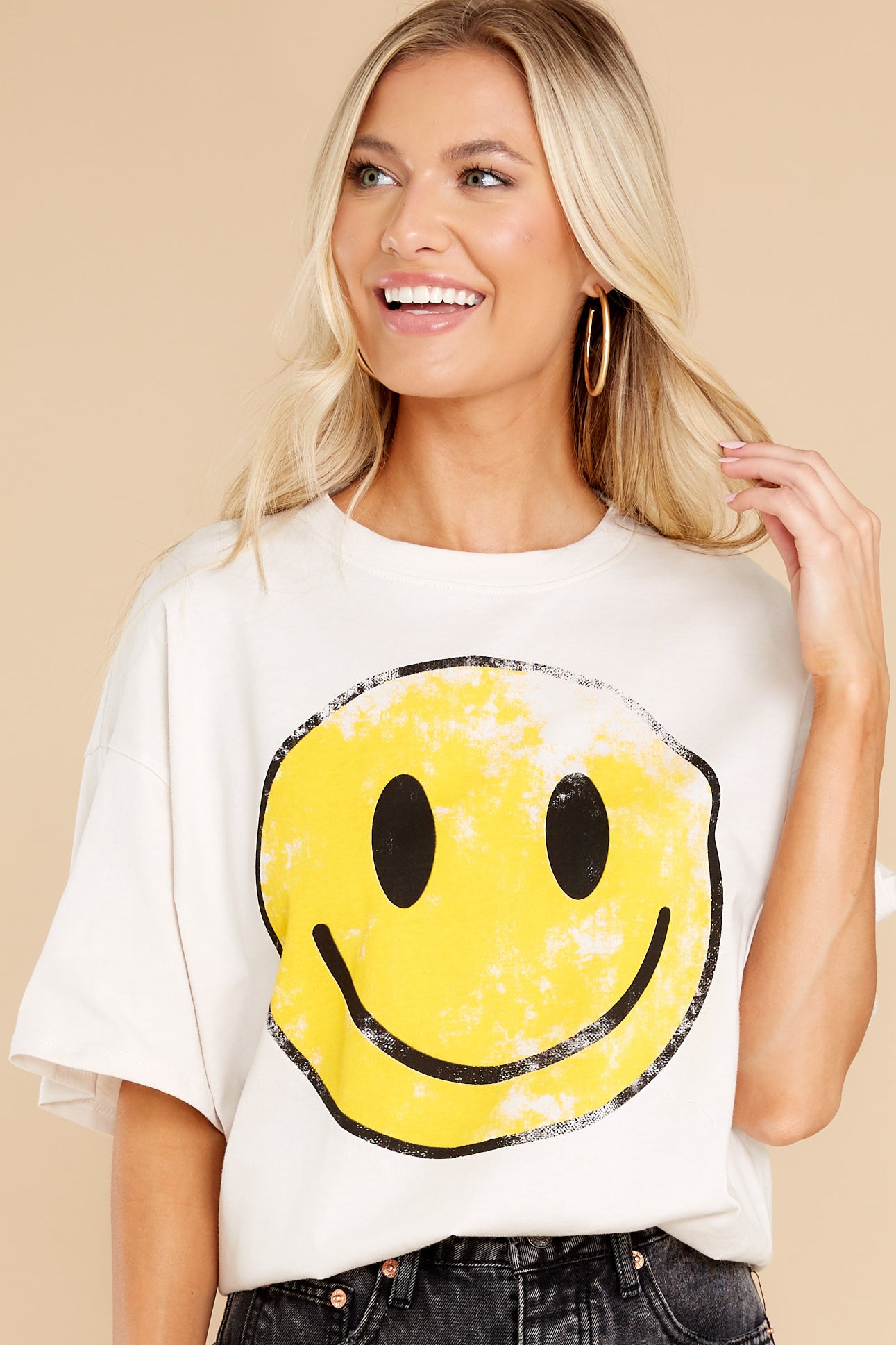 5 Share A Smile Beige Graphic Tee at reddress.com