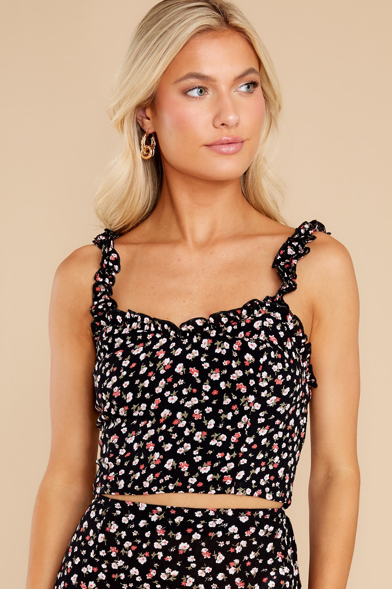 6 Zuma Black And Spiced Coral Floral Ruffle Edge Crop Top at reddress.com