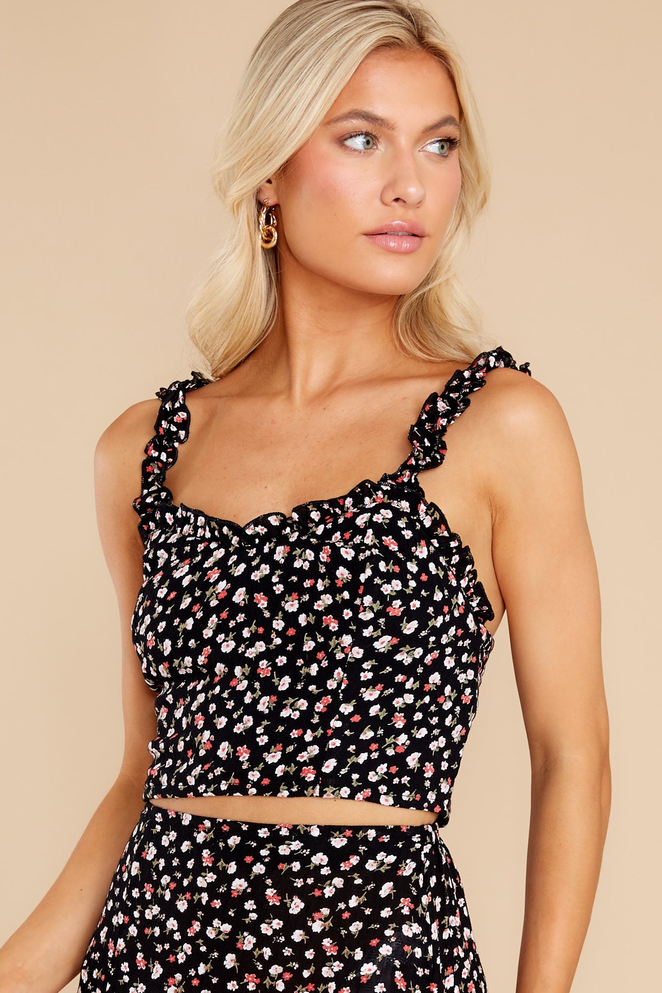 8 Zuma Black And Spiced Coral Floral Ruffle Edge Crop Top at reddress.com