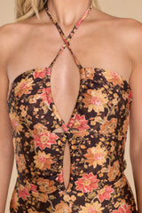 Close up view of this one piece that features an adjustable tie around the neck, a keyhole opening in the front, padding in the top, and a black-tie.