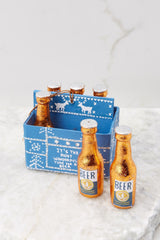 This image showcases how the gold beer bottles can come out of the blue box.