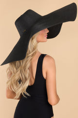 This black hat features a wide brim, elastic under the chin, and offers UV protection.