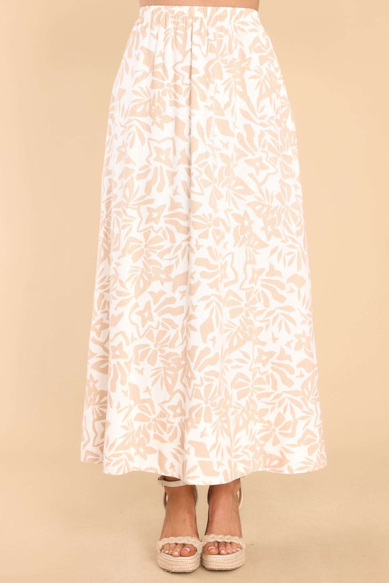 Front view of this skirt that features a high elastic waistband, pockets at the hip, and is flowy throughout.